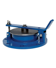 Tank hatch cover for safe access to atmospheric storage tanks